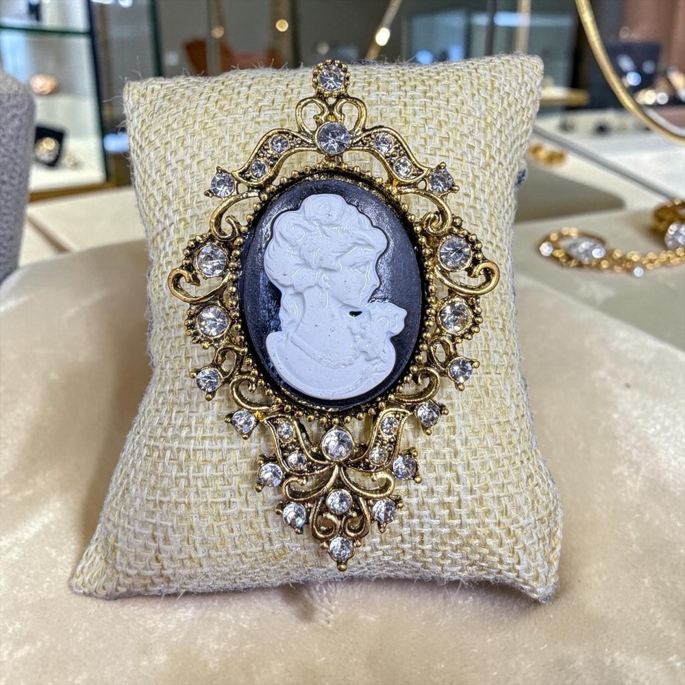 Vintage Style Cameo Brooch Gold Tone Rhinestone Ornate Filigree Pin Black White